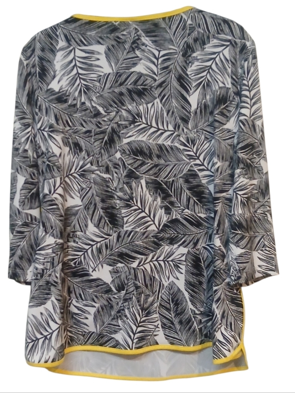 Ruby Rd -White Short Sleeve Blouse W/ Black Feather Print & Yellow Trim, Size PS - Picture 7 of 10
